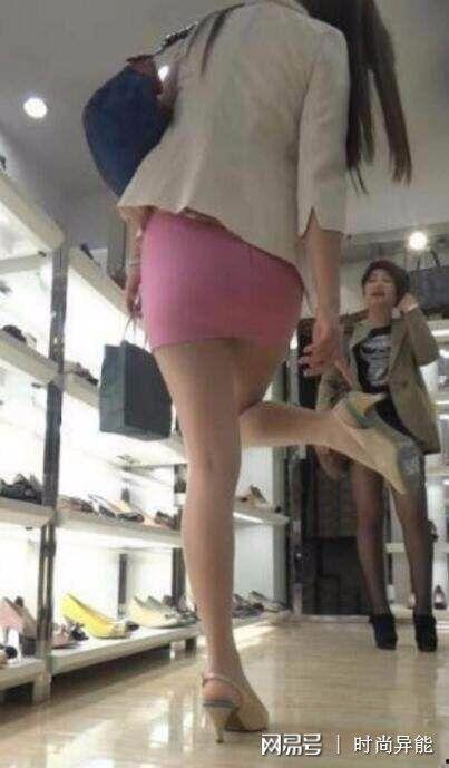 穿学生白丝袜视频,白丝袜下的青春律动