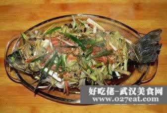 葱油鱼视频,鱼味鲜美——葱油鱼制作全过程揭秘