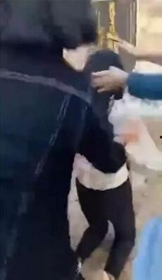 男生扒女生衣服视频